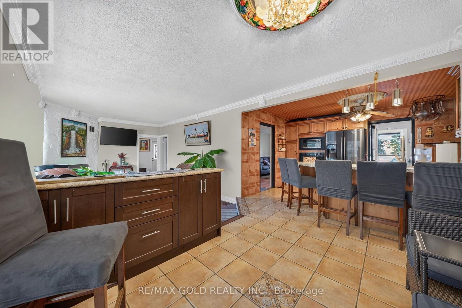 8 EASTON PLACE - 12