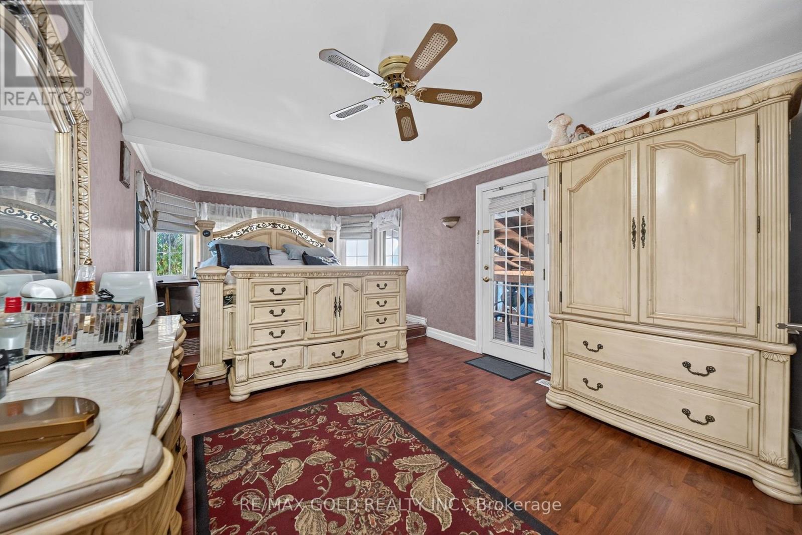 8 EASTON PLACE - 19