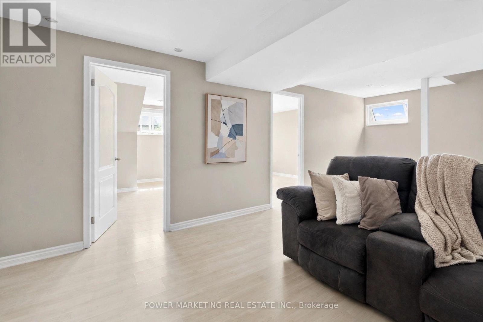 2213 FILLMORE CRESCENT - 21