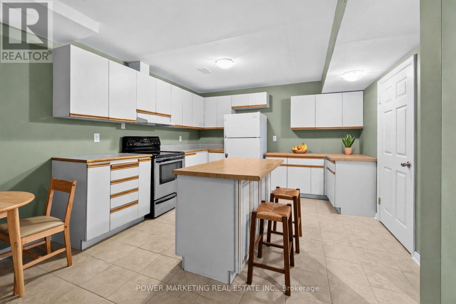 2213 FILLMORE CRESCENT - 17