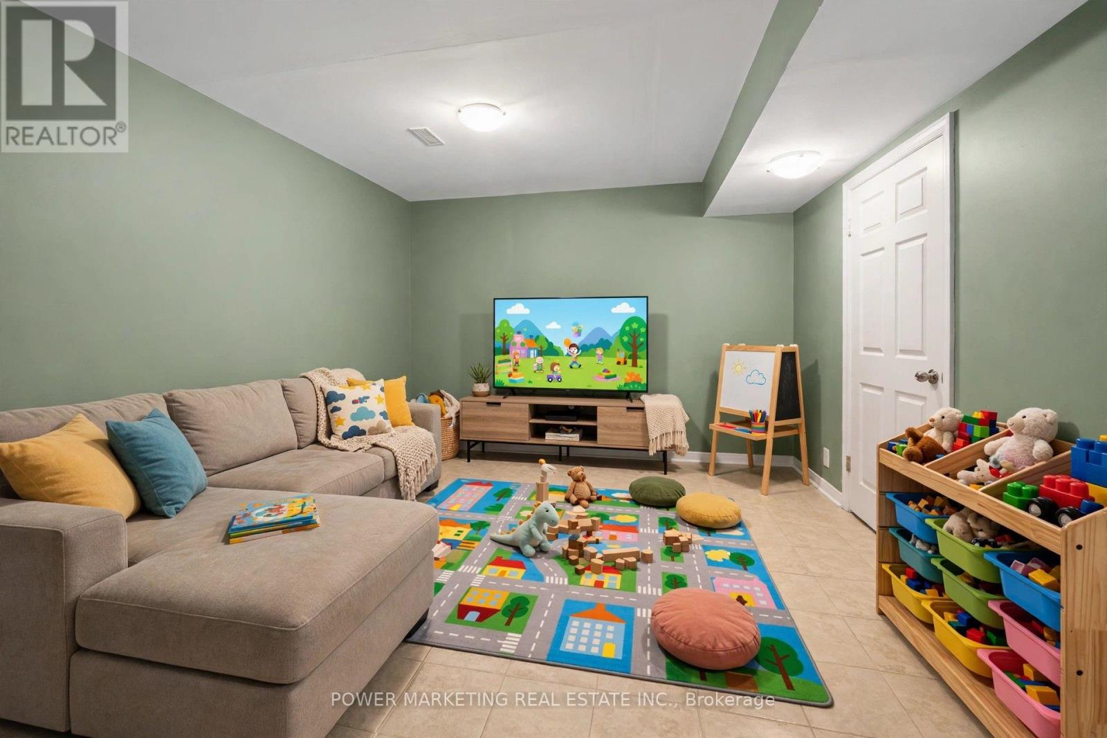 2213 FILLMORE CRESCENT - 19