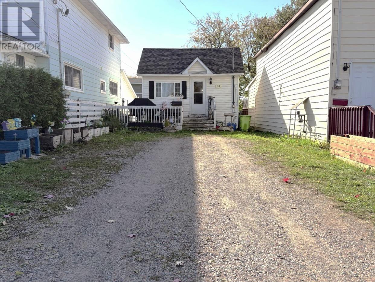 24 Pardee AVE - 2