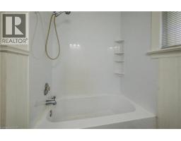 698 King Street W, Kitchener, ON N2G1E2 Photo 15