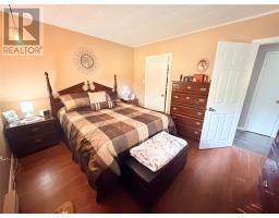 14 Earle Drive thumbnail 18