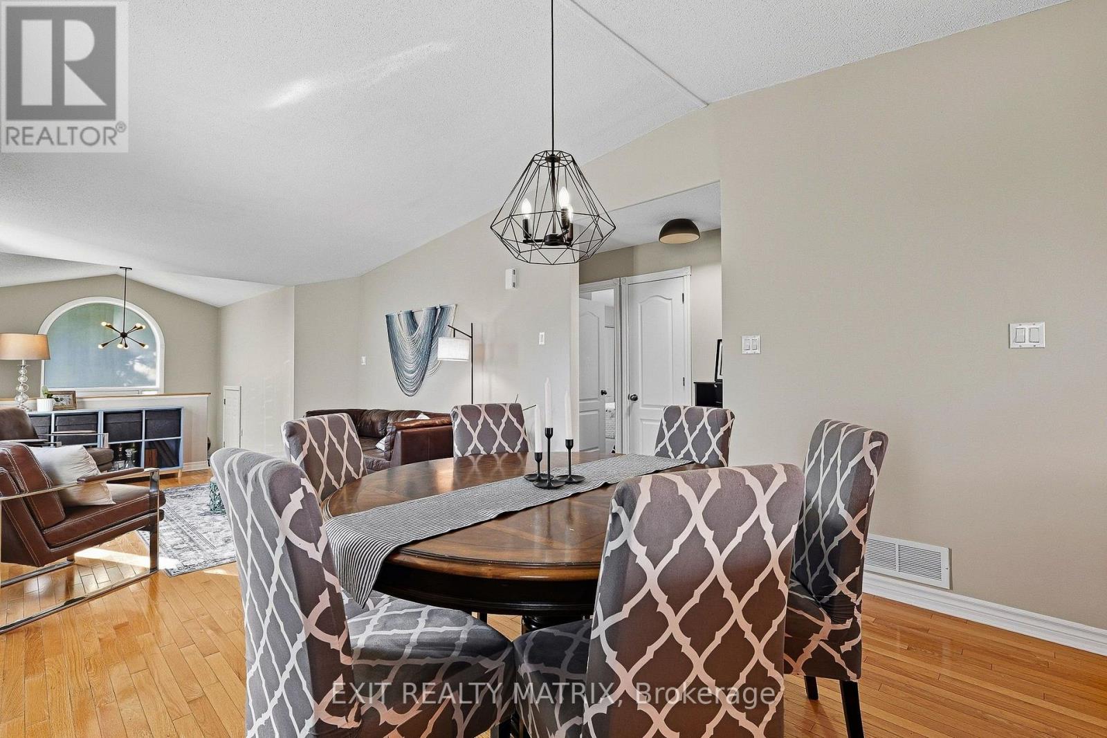 4 Bed, 3 Bath House for Sale in Russell – 65 LACHAINE STREET, Russell – MLS# X14092896 - Image 11