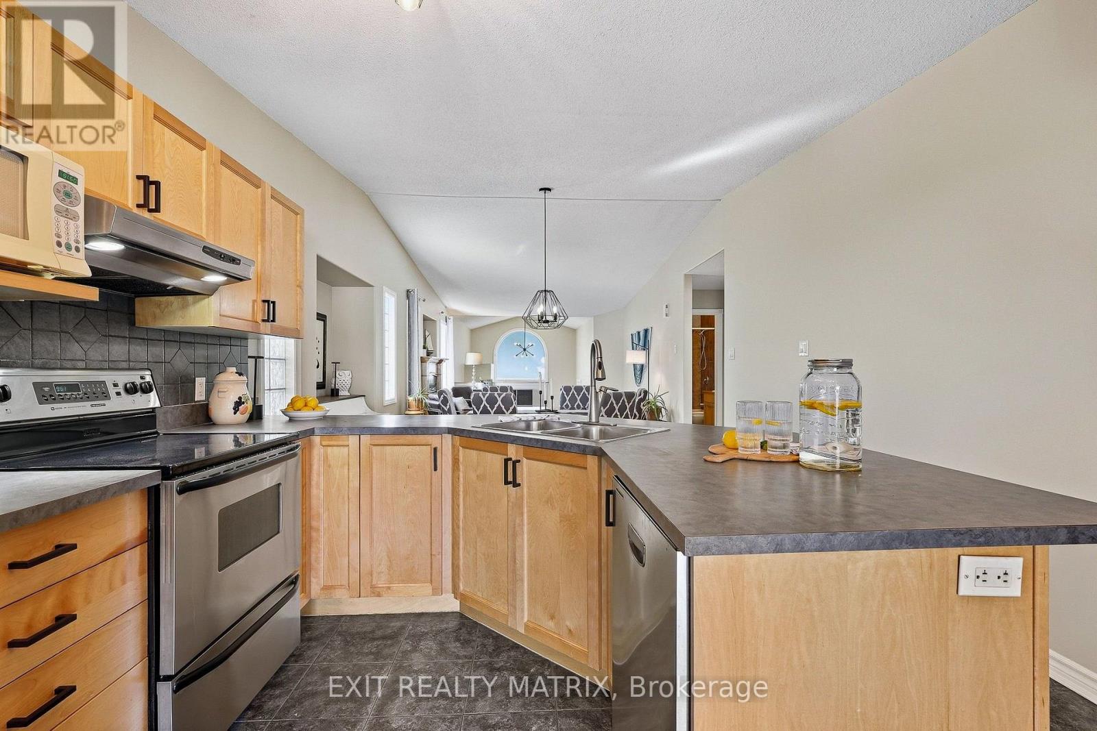 4 Bed, 3 Bath House for Sale in Russell – 65 LACHAINE STREET, Russell – MLS# X14092896 - Image 14