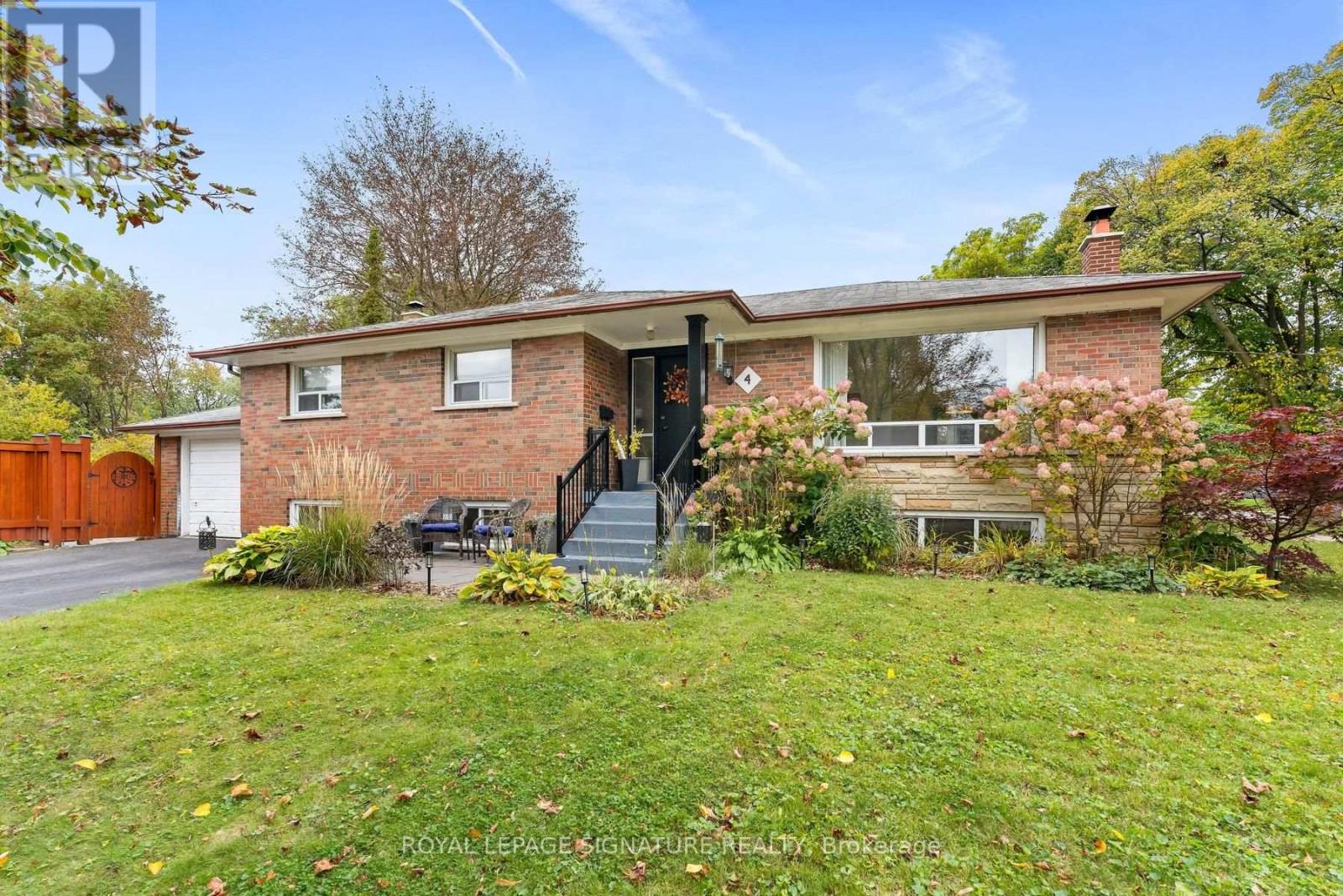 4 Moss Street, Toronto, ON photo 1