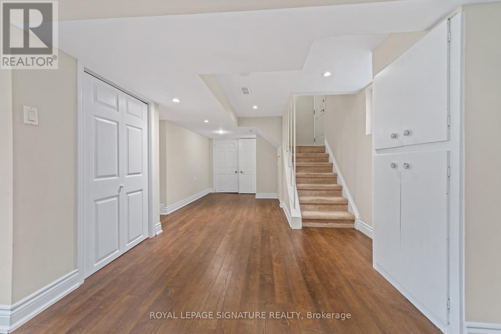 4 Moss Street, Toronto, ON photo 17