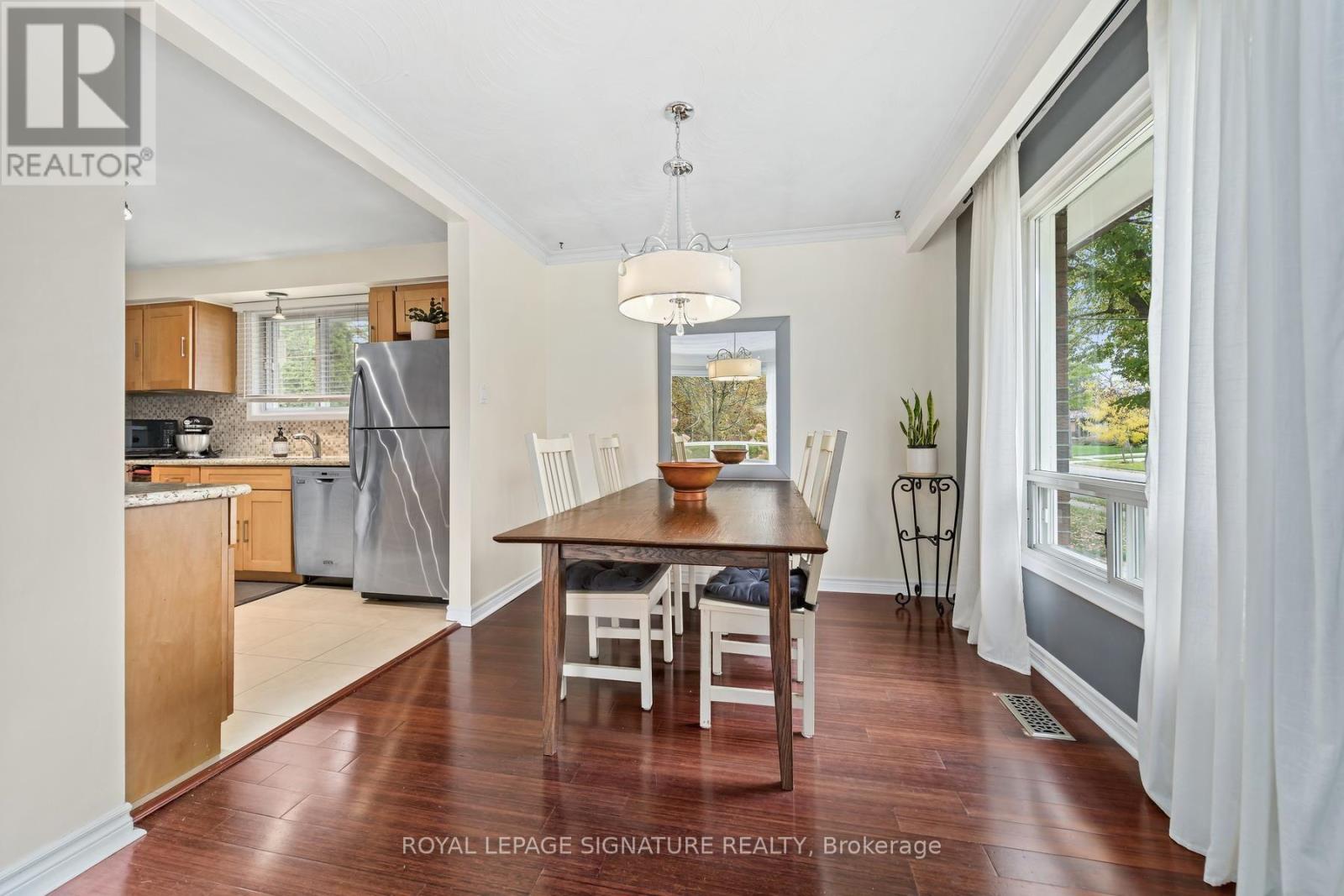 4 Moss Street, Toronto, ON photo 8