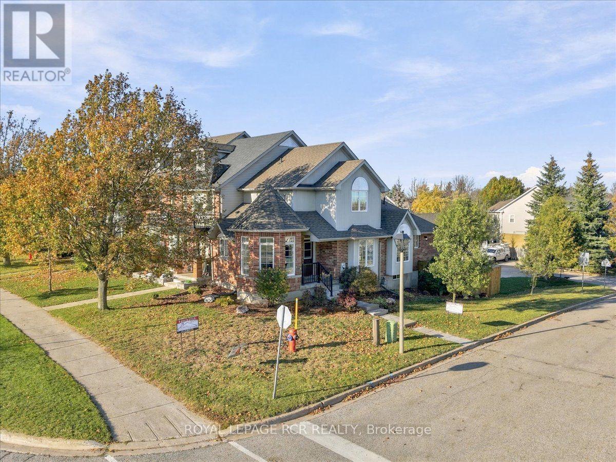 31 Montgomery Boulevard, Orangeville, ON photo 2