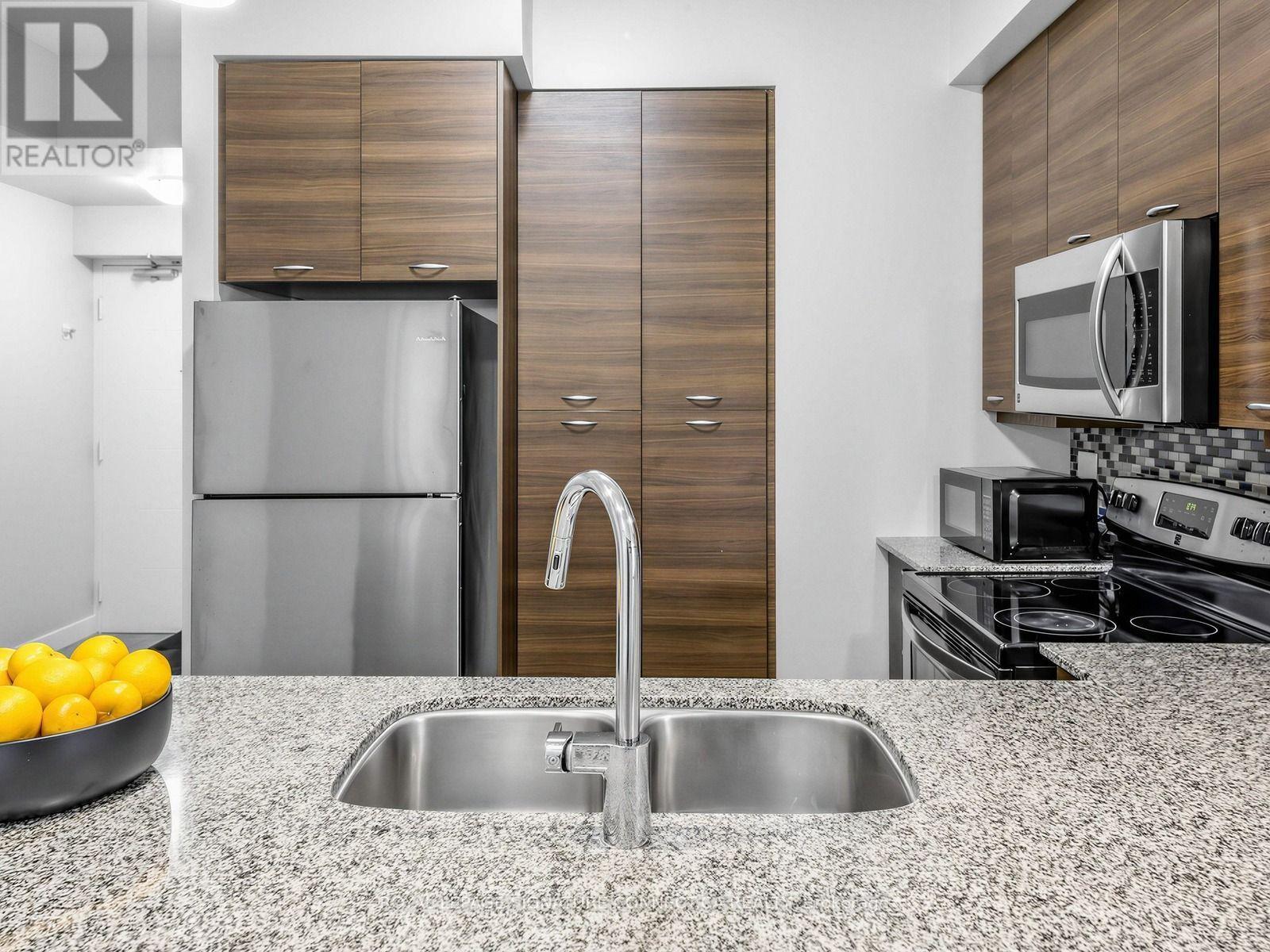 602- 318 Spruce Street, Waterloo, ON photo 9