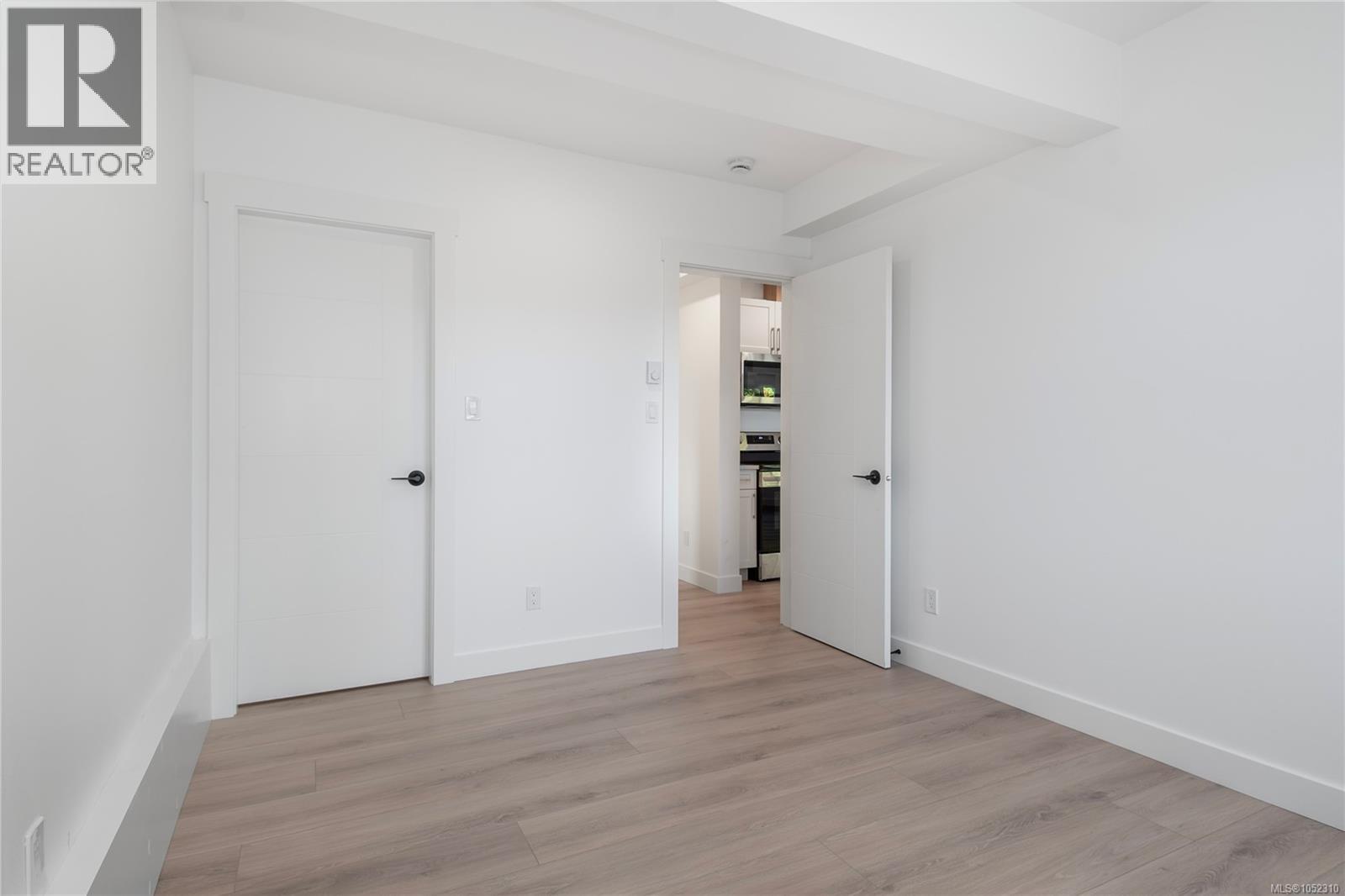 65 Barlow Rd - 49