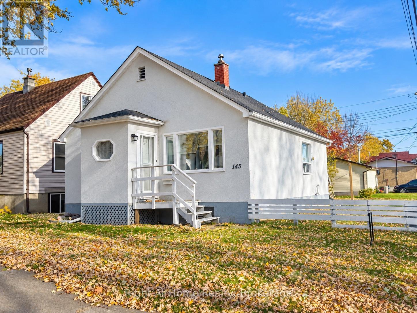 145 KENOGAMI AVENUE S - 1