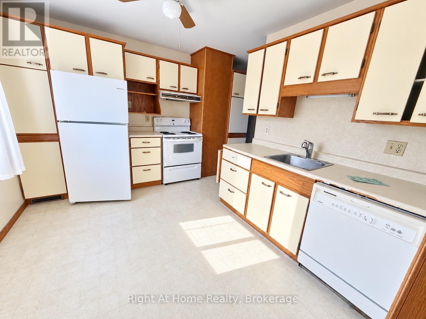 145 KENOGAMI AVENUE S - 3