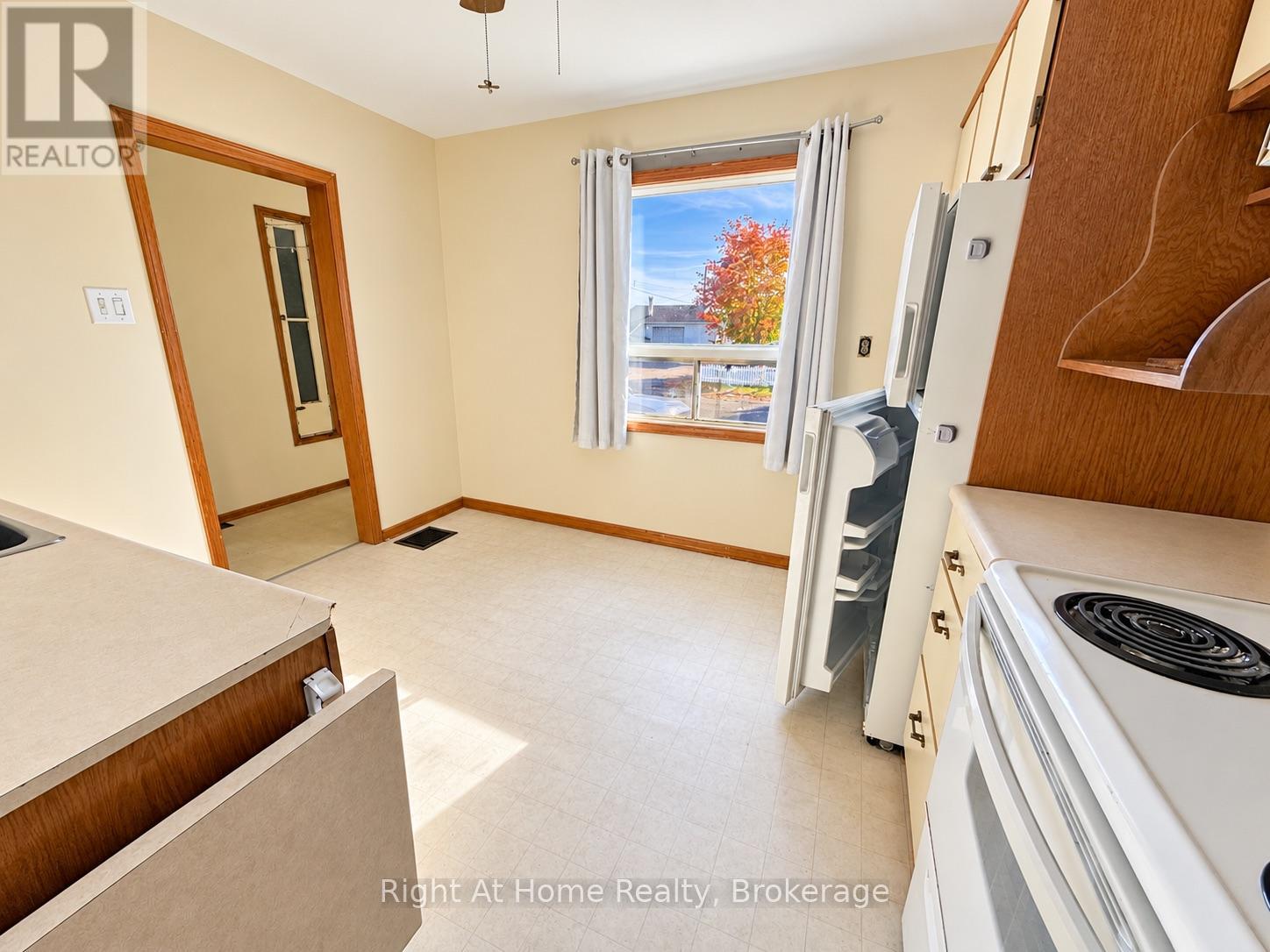 145 KENOGAMI AVENUE S - 4