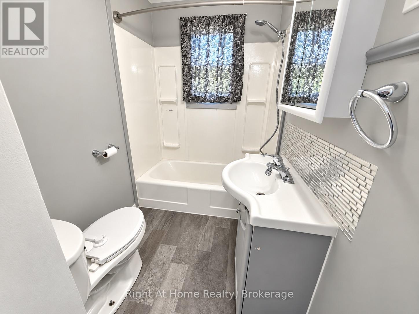 145 KENOGAMI AVENUE S - 5