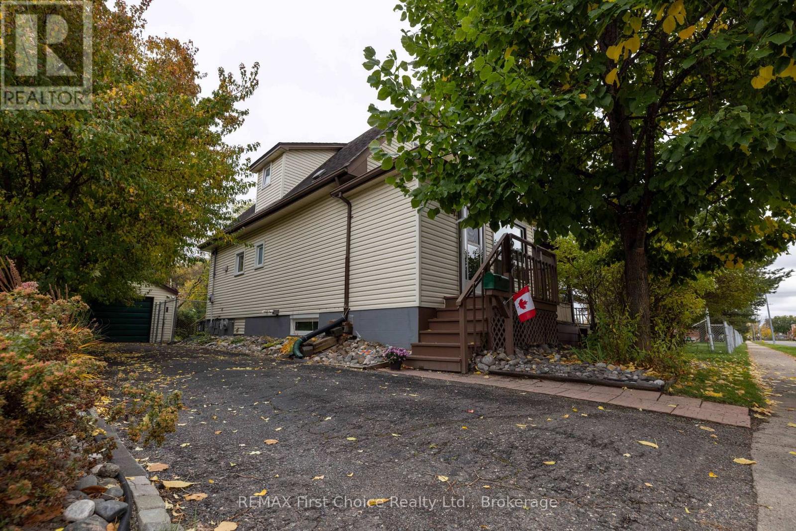 226 BALMORAL STREET - 1