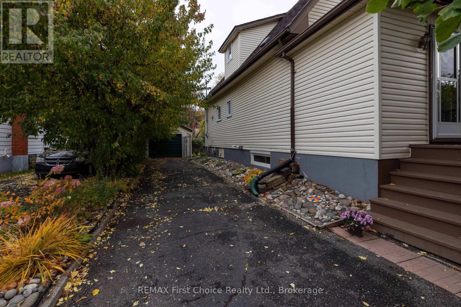 226 BALMORAL STREET - 2