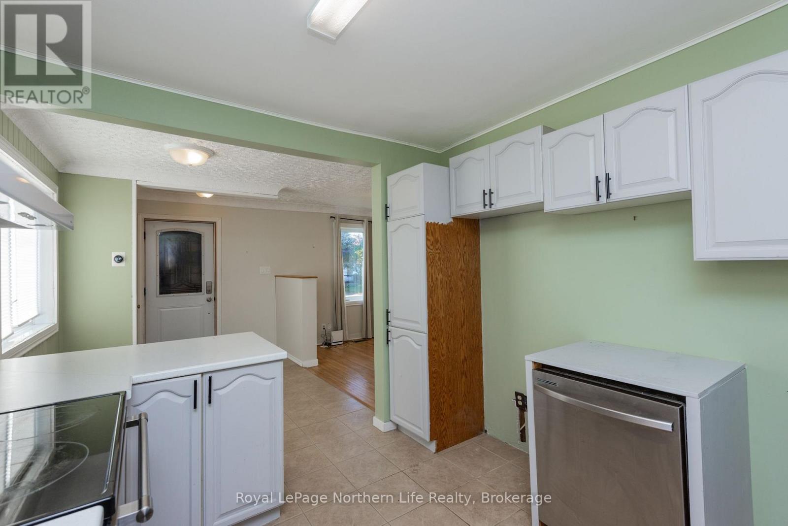 124 VINCENT AVENUE - 16