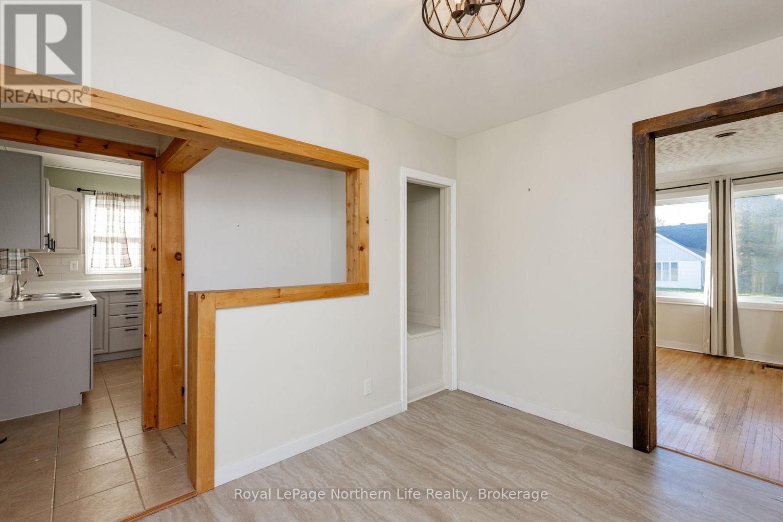 124 VINCENT AVENUE - 19