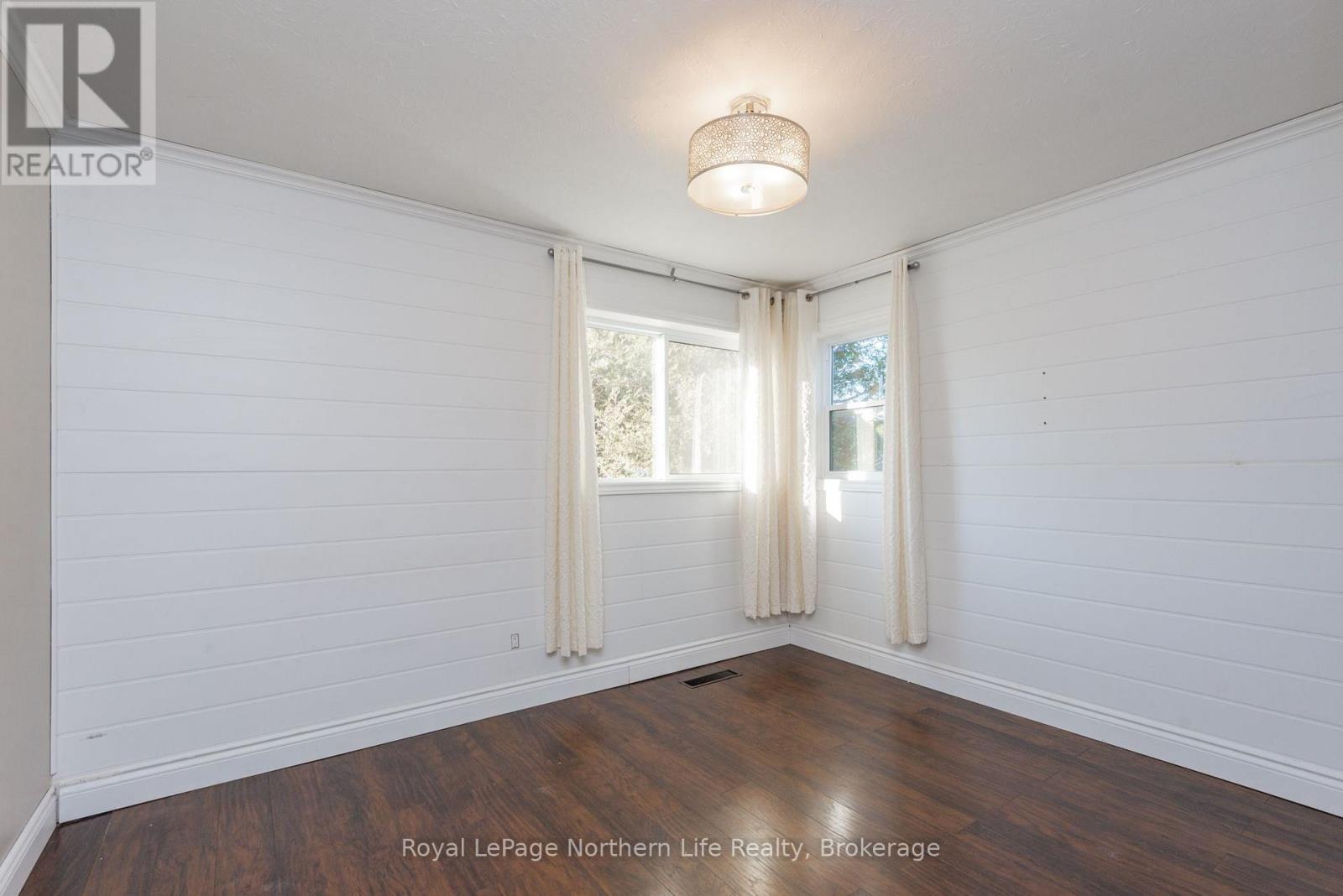 124 VINCENT AVENUE - 21