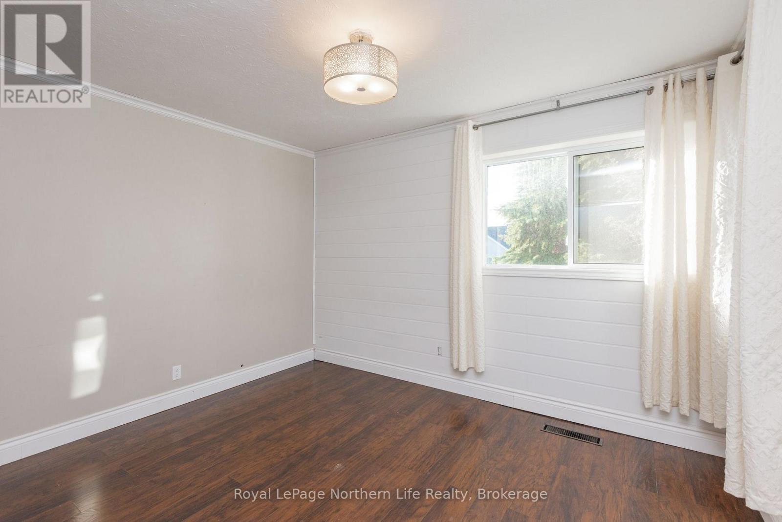124 VINCENT AVENUE - 22