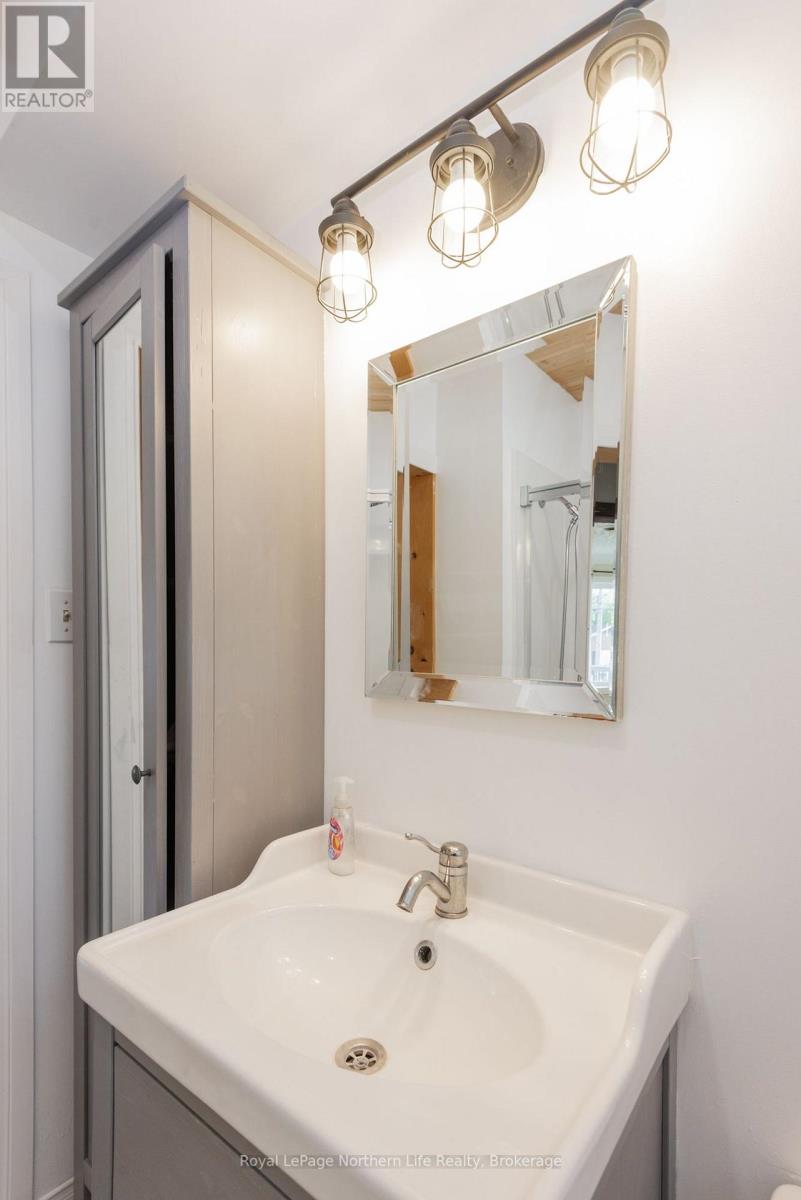 124 VINCENT AVENUE - 28
