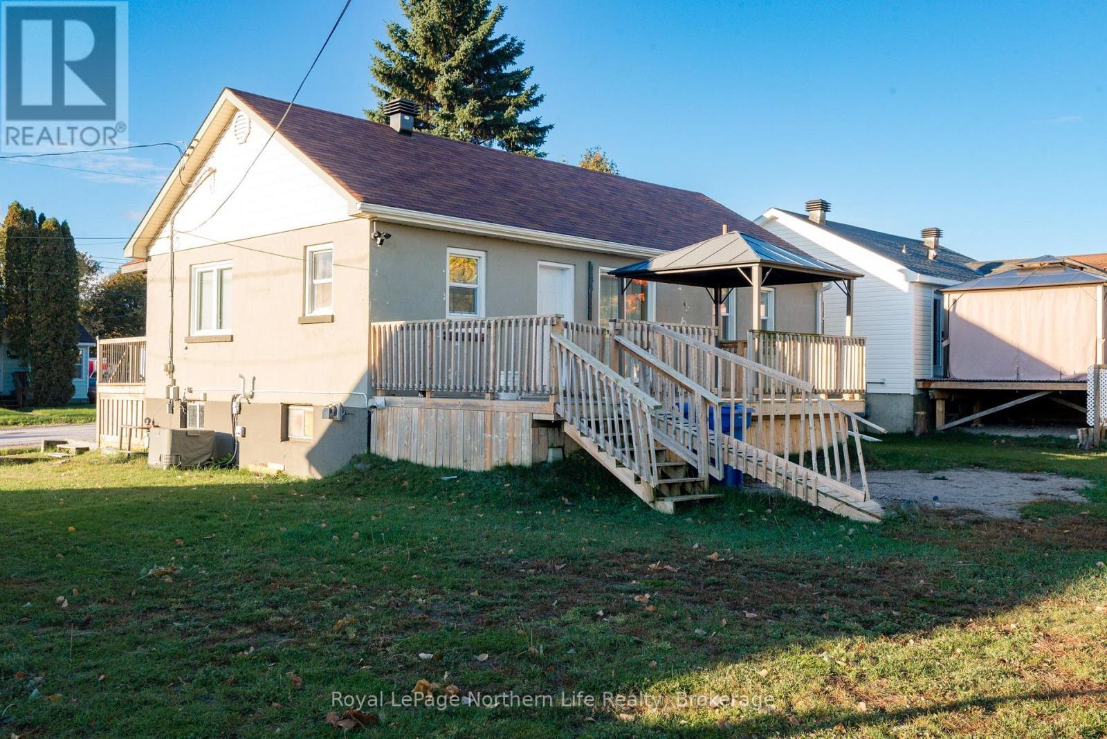 124 VINCENT AVENUE - 3