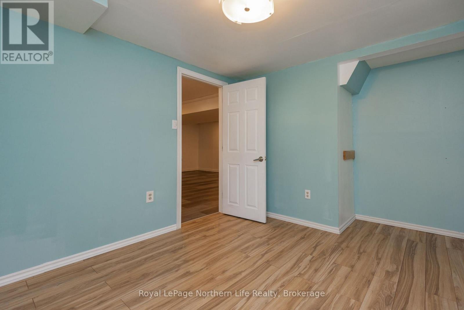 124 VINCENT AVENUE - 44