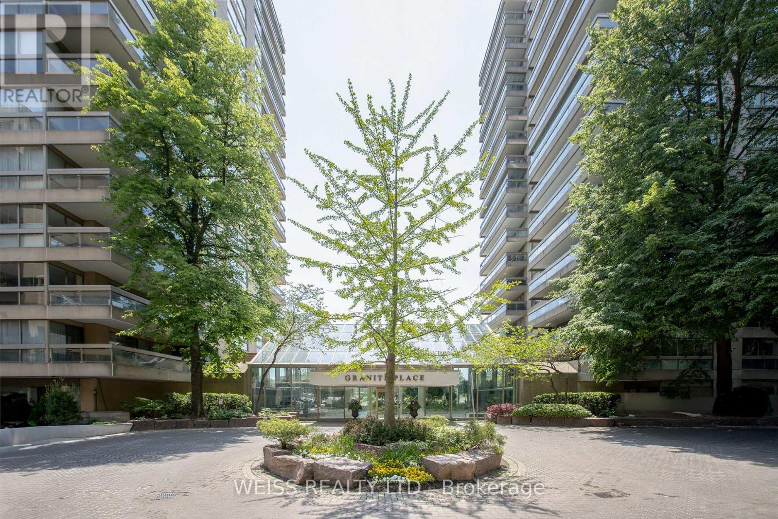 903- 63 St. Clair Avenue West, Toronto, ON photo 1