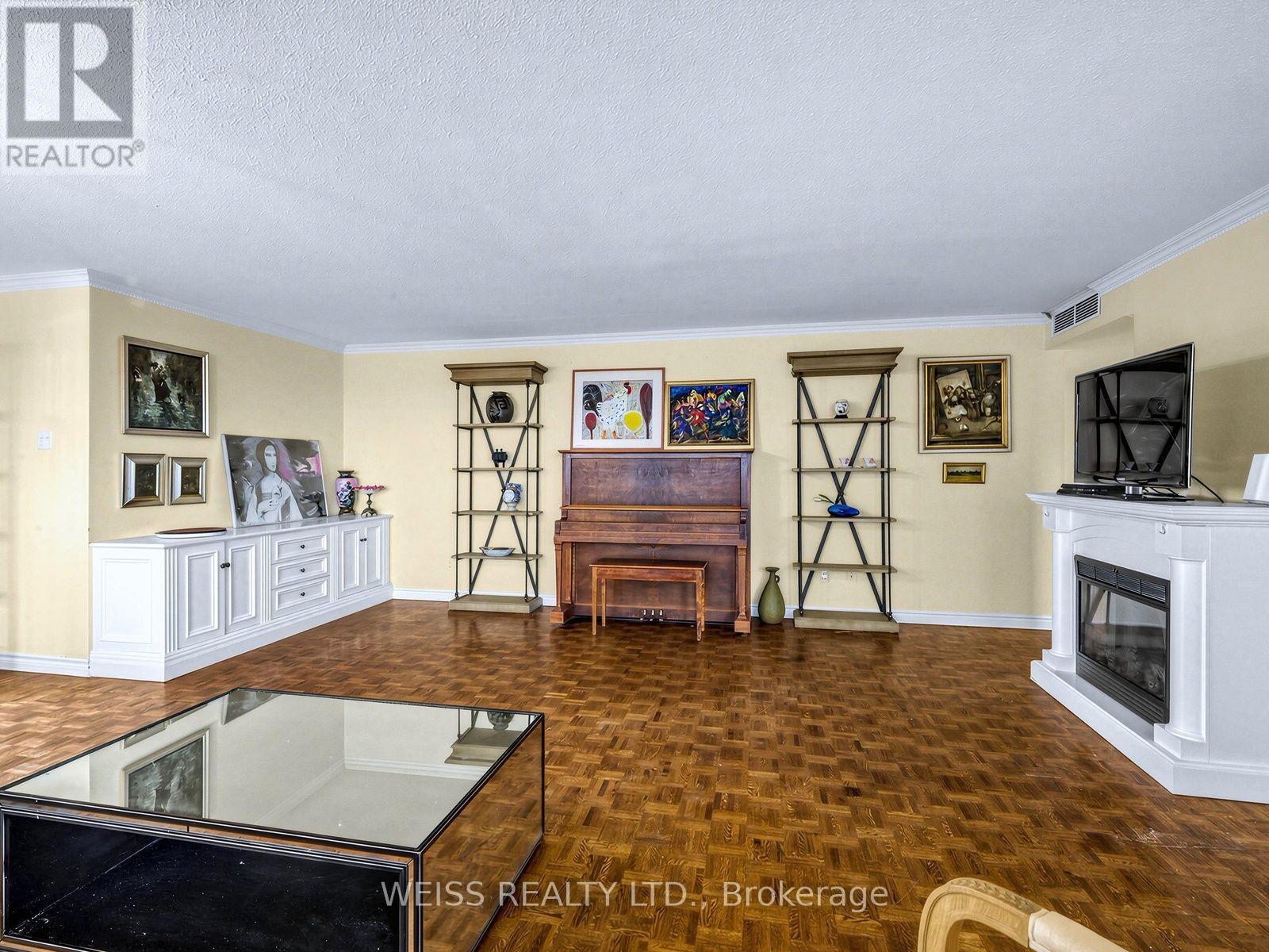 903- 63 St. Clair Avenue West, Toronto, ON photo 3