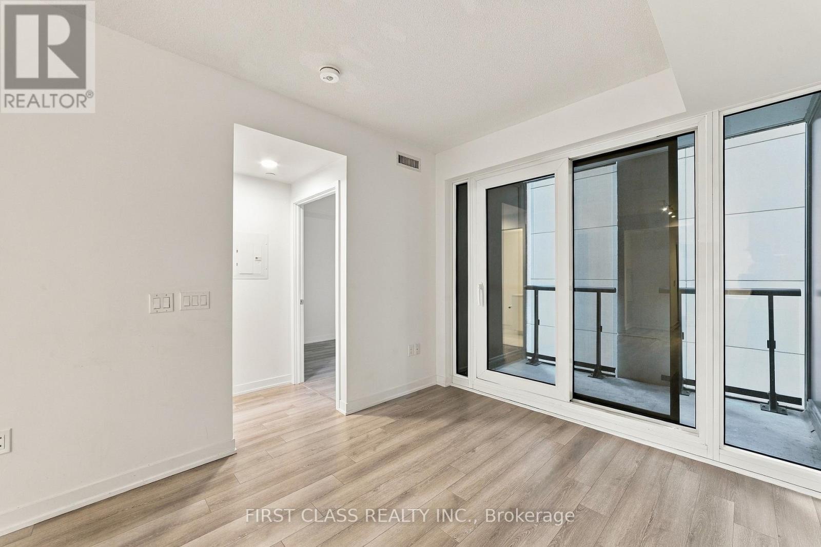 401- 238 Simcoe Street, Toronto, ON photo 10