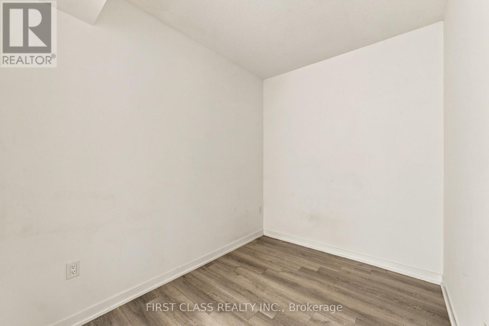 401- 238 Simcoe Street, Toronto, ON photo 12