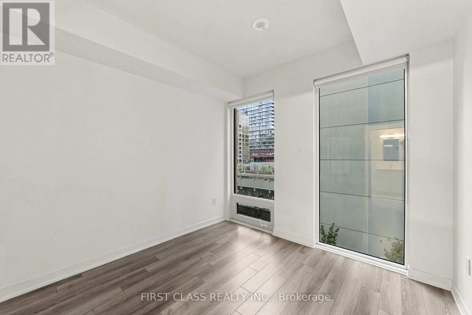 401- 238 Simcoe Street, Toronto, ON photo 13