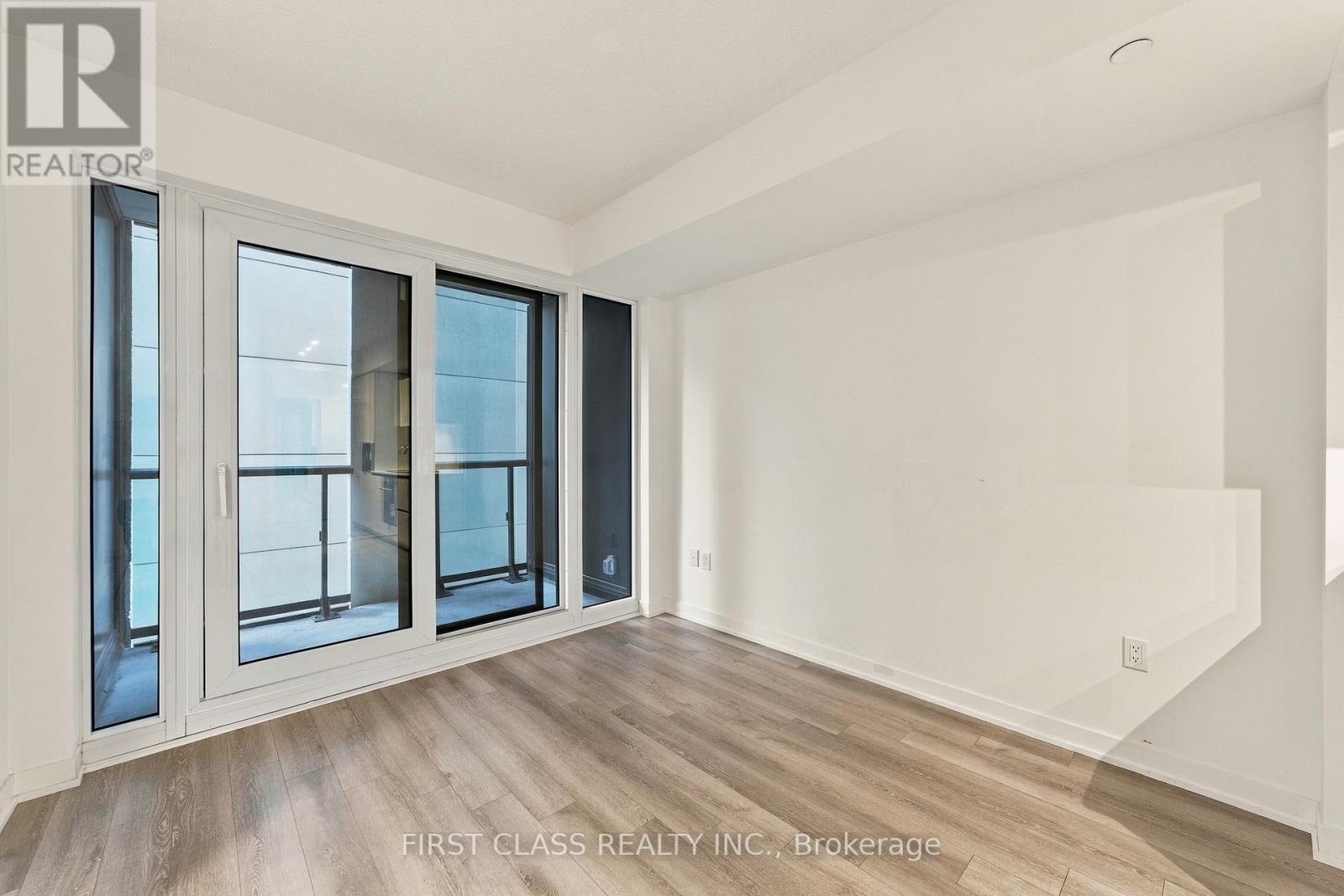 401- 238 Simcoe Street, Toronto, ON photo 9