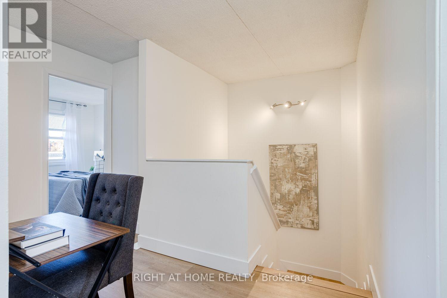 207- 580 Mary Street East, Whitby, ON photo 17