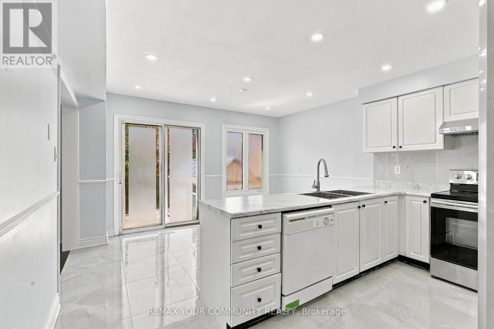 205 Hupfield Trail, Toronto, ON photo 13