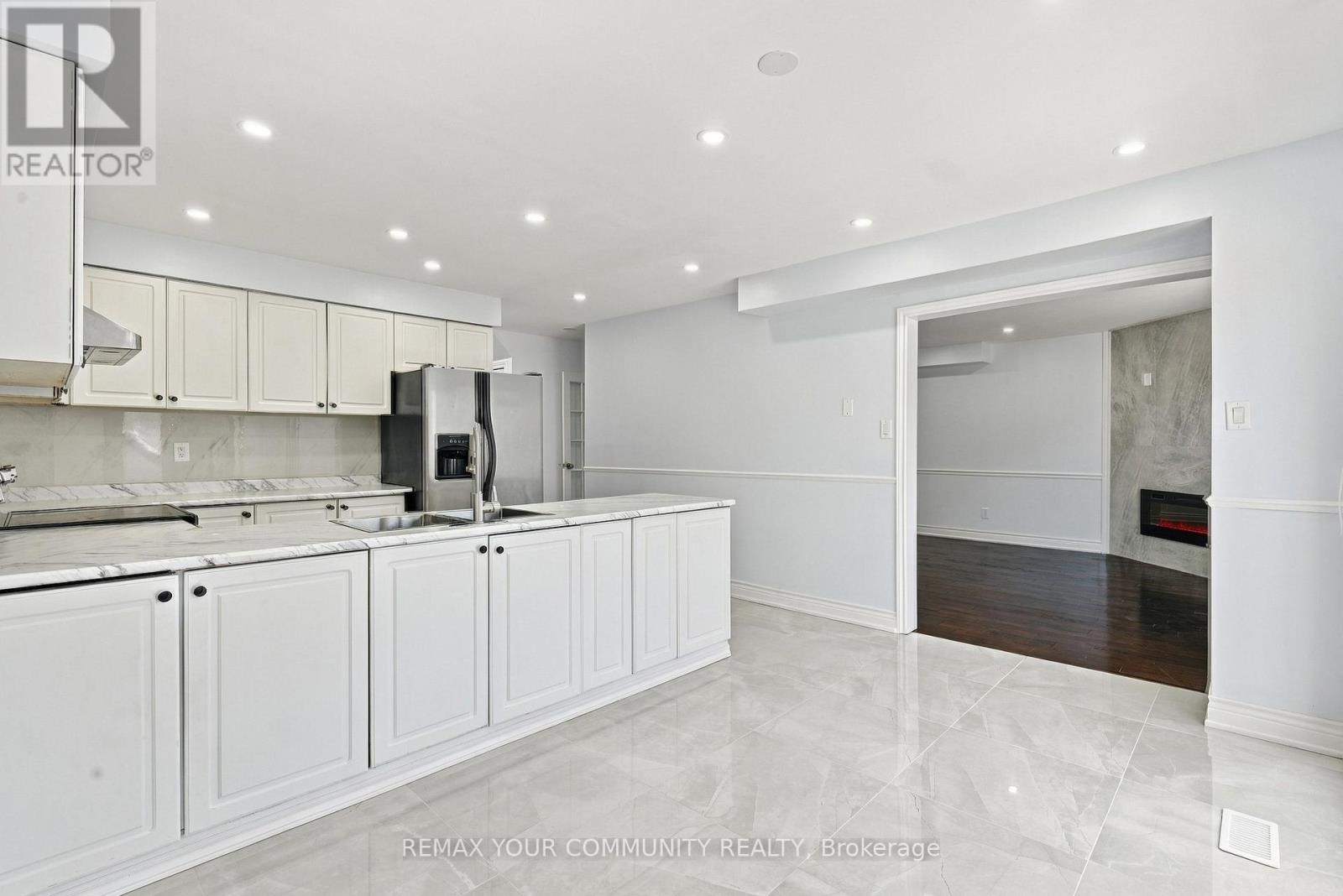 205 Hupfield Trail, Toronto, ON photo 15