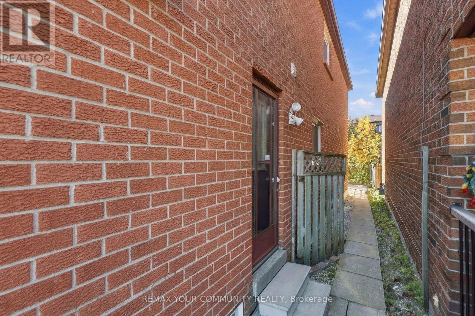 205 Hupfield Trail, Toronto, ON photo 46