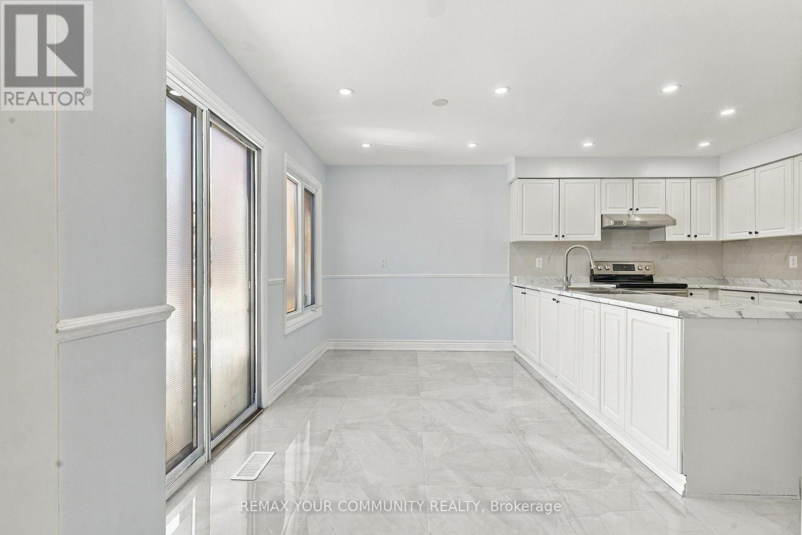 205 Hupfield Trail, Toronto, ON photo 16