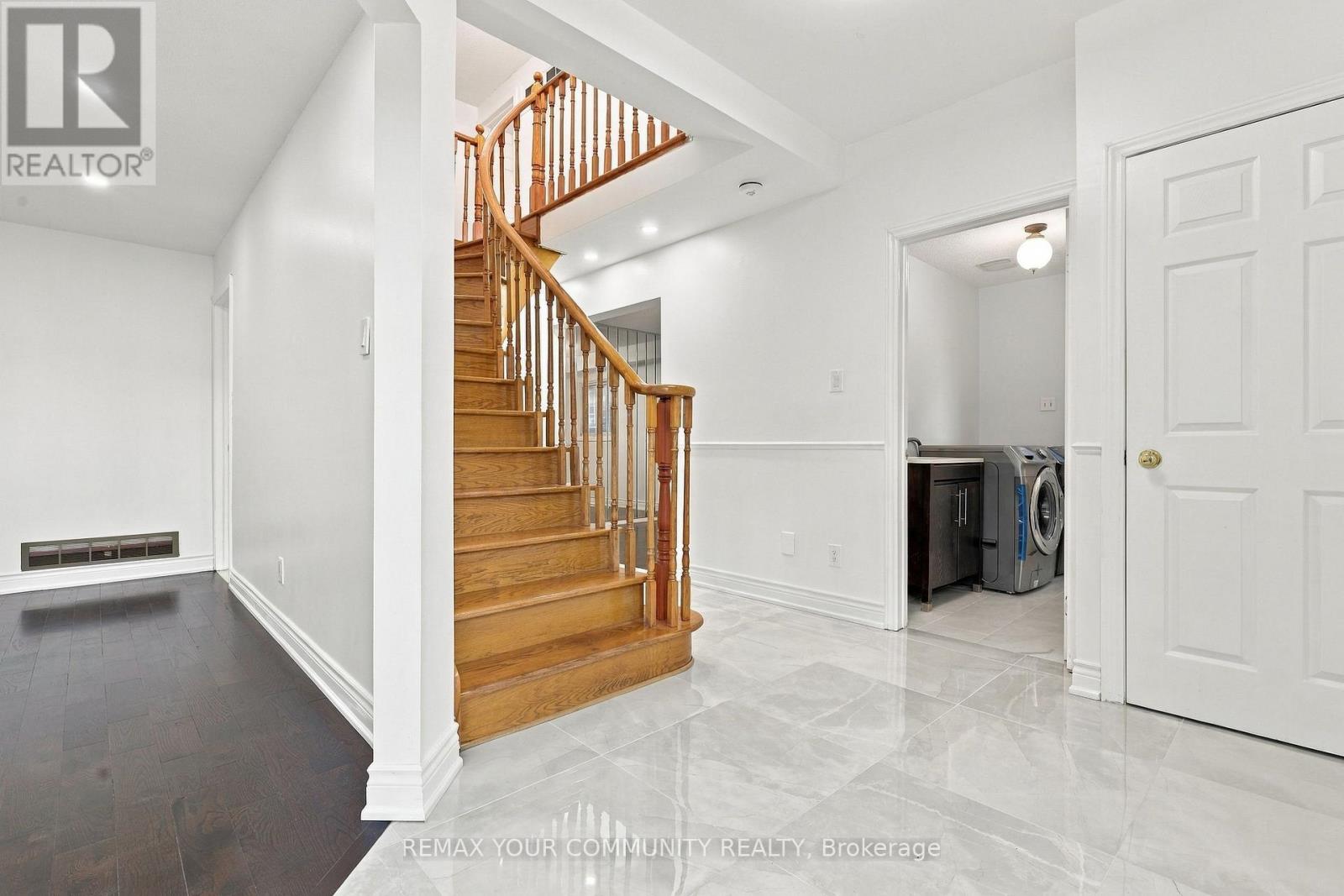 205 Hupfield Trail, Toronto, ON photo 2
