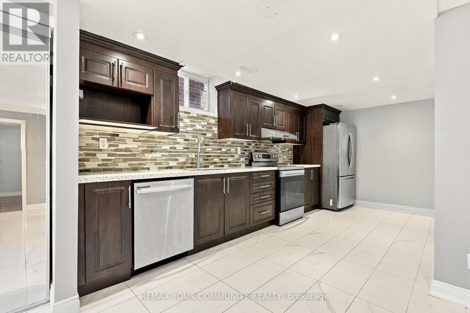 205 Hupfield Trail, Toronto, ON photo 36