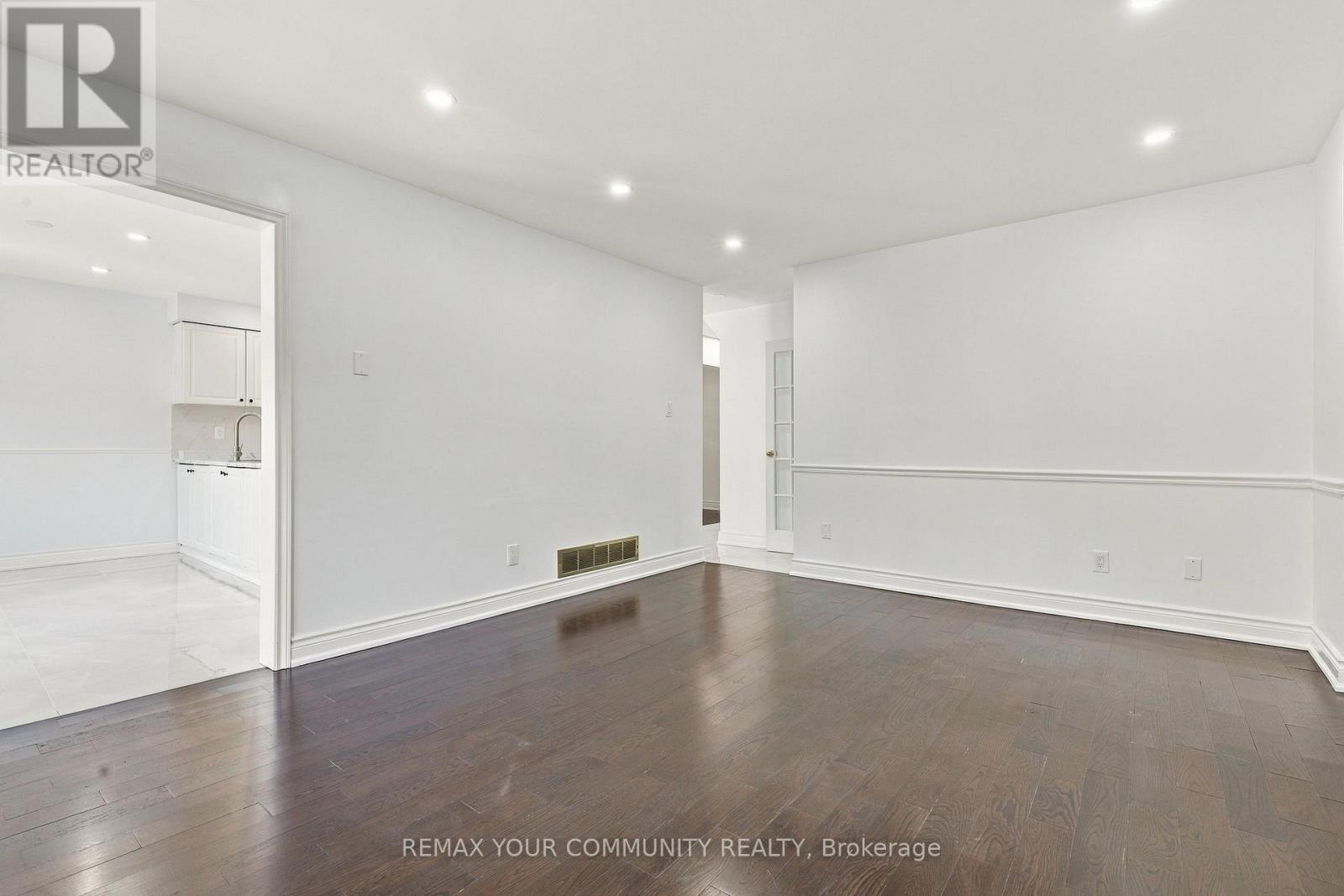 205 Hupfield Trail, Toronto, ON photo 4