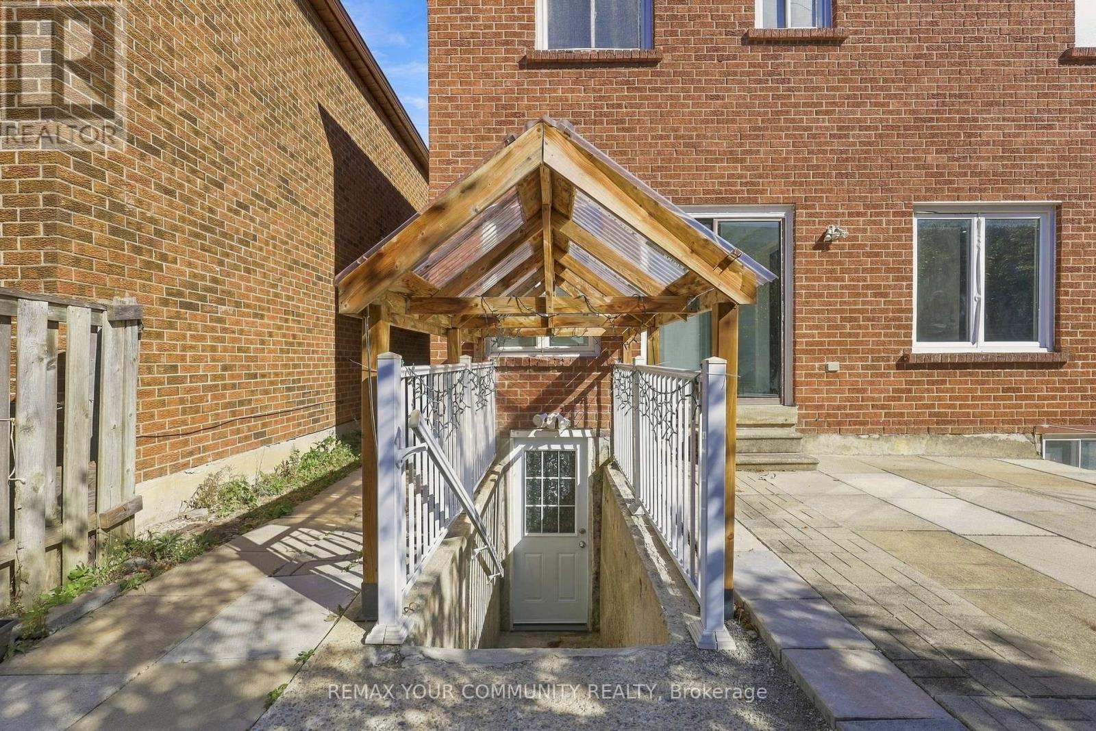 205 Hupfield Trail, Toronto, ON photo 43