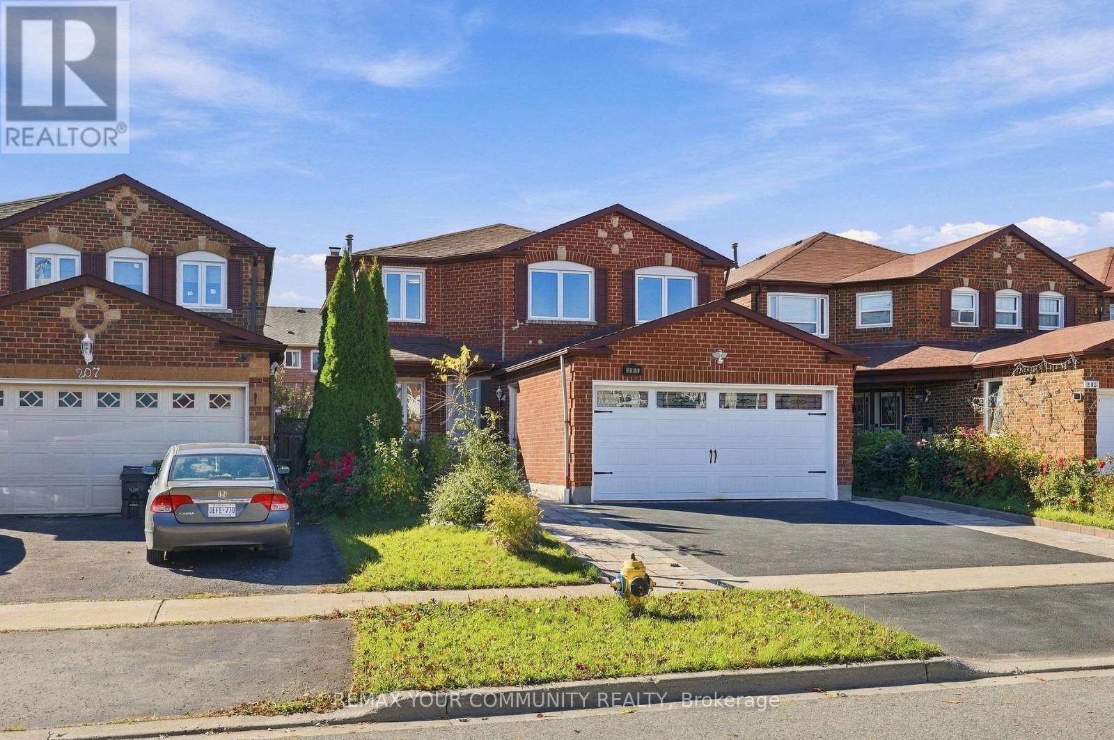 205 Hupfield Trail, Toronto, ON photo 47