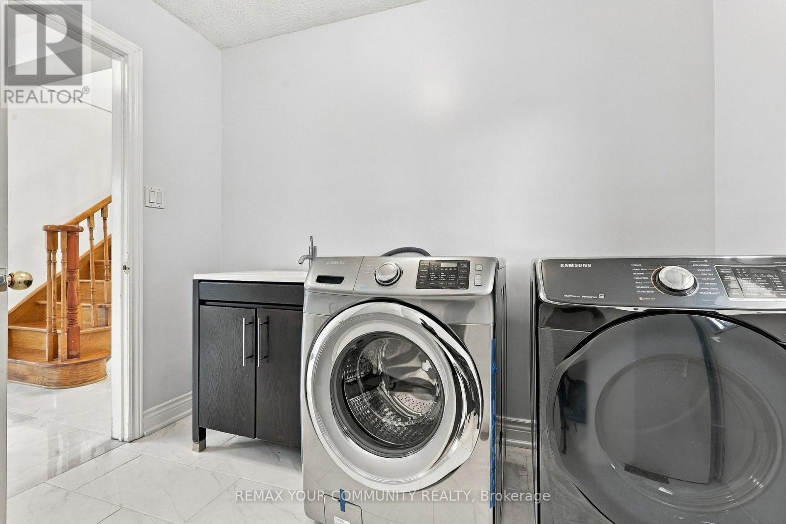 205 Hupfield Trail, Toronto, ON photo 18