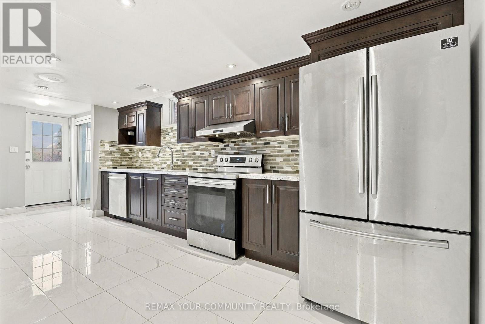 205 Hupfield Trail, Toronto, ON photo 37