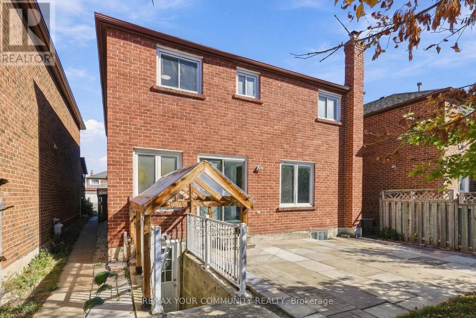 205 Hupfield Trail, Toronto, ON photo 44