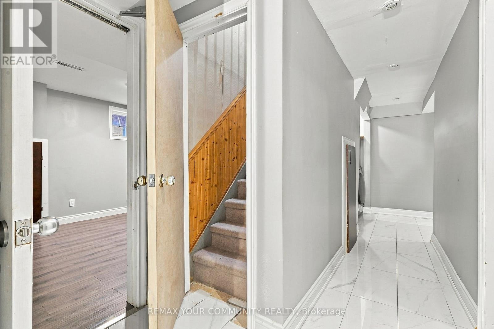 205 Hupfield Trail, Toronto, ON photo 38