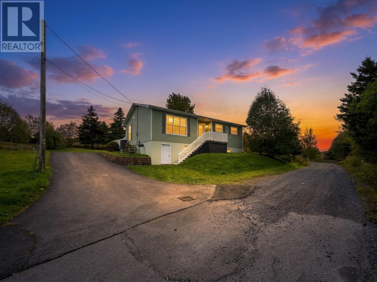 7 Pondside Hill